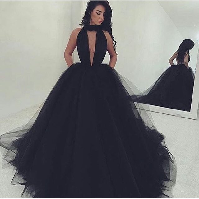 Sexy Black Ball-Gown Prom Dresses Tulle V-Neck Evening Gowns