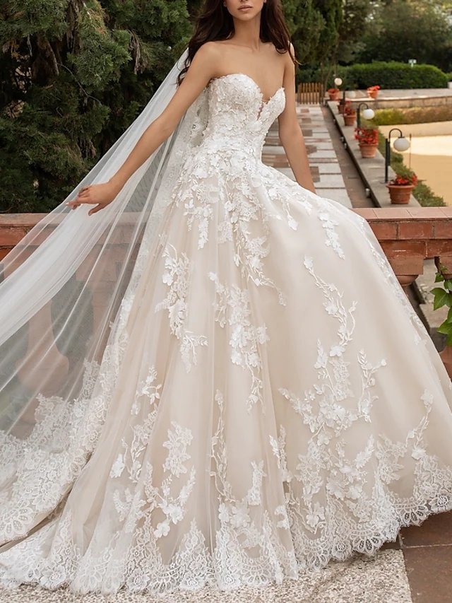 A-Line Wedding Dresses Sweetheart Neckline Sweep / Brush Train Lace Strapless Romantic Illusion Detail with Appliques