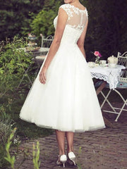 Ball Gown A-Line Wedding Dresses Jewel Neck Tea Length Lace Tulle Sleeveless Vintage Plus Size with Lace