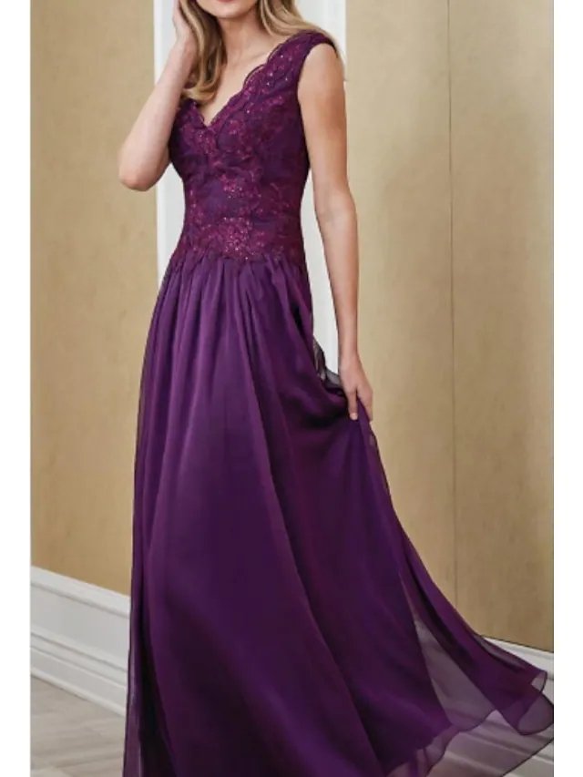 A-Line Mother of the Bride Dress Elegant V Neck Floor Length Chiffon Lace Sleeveless with Appliques Ruching