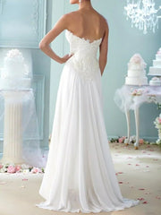 A-Line Wedding Dresses Sweetheart Neckline Sweep / Brush Train Chiffon Lace Strapless Formal Plus Size with Ruffles Appliques