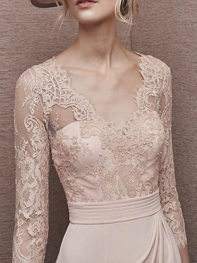 Sheath / Column Mother of the Bride Dress Elegant V Neck Knee Length Chiffon Lace Half Sleeve with Appliques