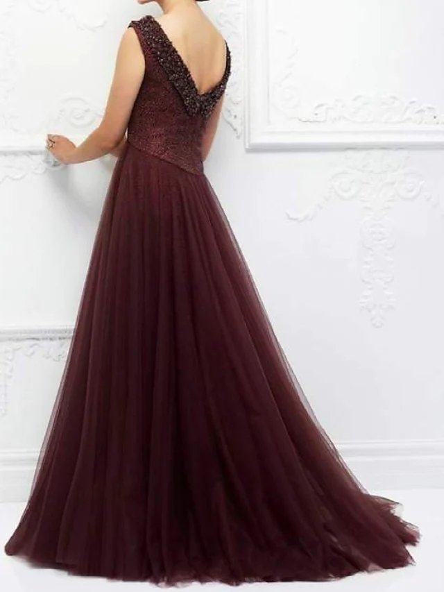 A-Line Mother of the Bride Dress Elegant Jewel Neck Floor Length Lace Sleeveless with Pleats
