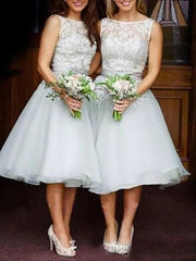 A-Line Bridesmaid Dress Jewel Neck Sleeveless Elegant Tea Length Lace / Tulle with Appliques
