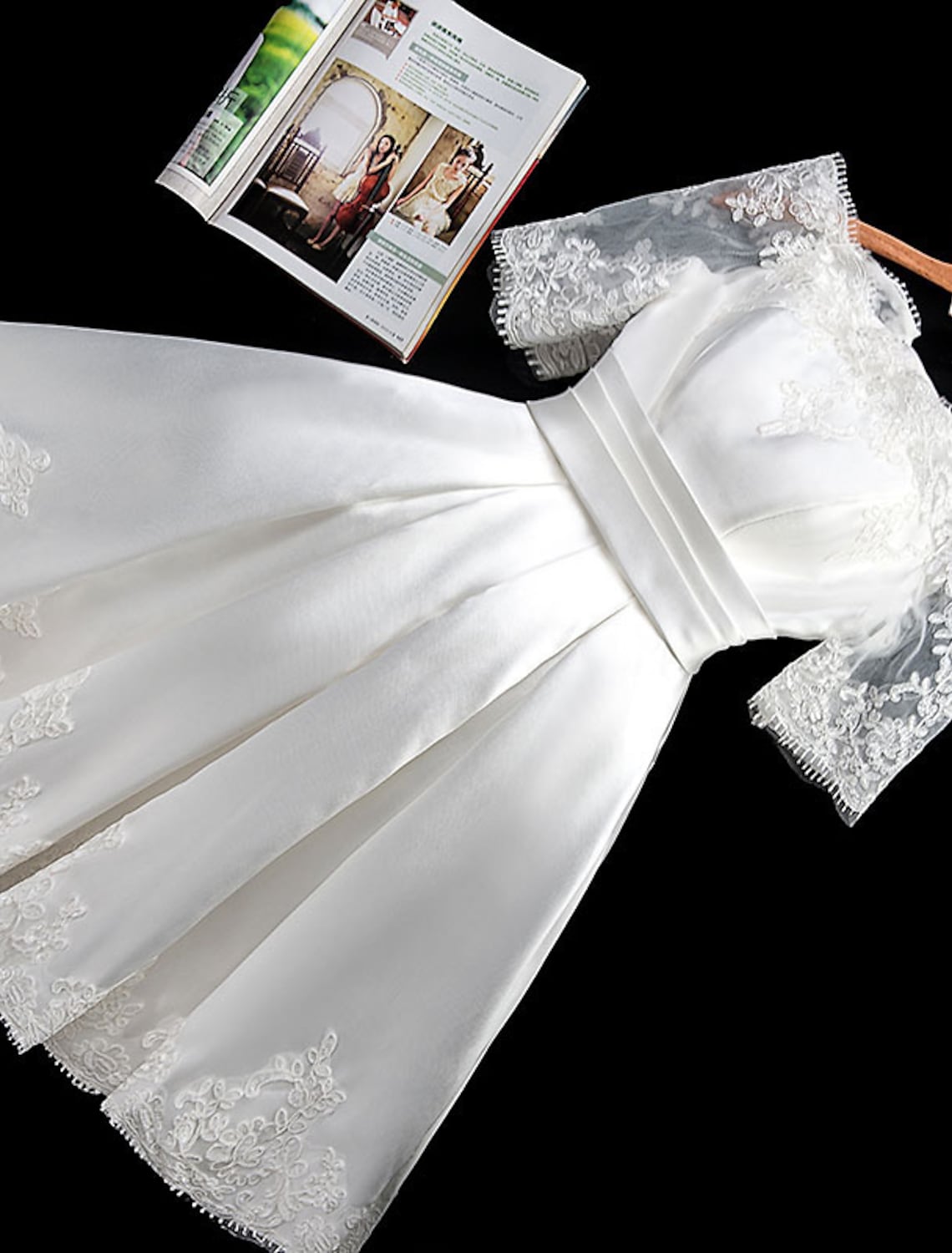 A-Line Bridesmaid Dress Off Shoulder Short Sleeve Elegant Short / Mini Satin with Lace