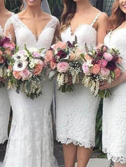 Sheath / Column Bridesmaid Dress V Neck / Spaghetti Strap Sleeveless Vintage Tea Length Lace with Solid Color
